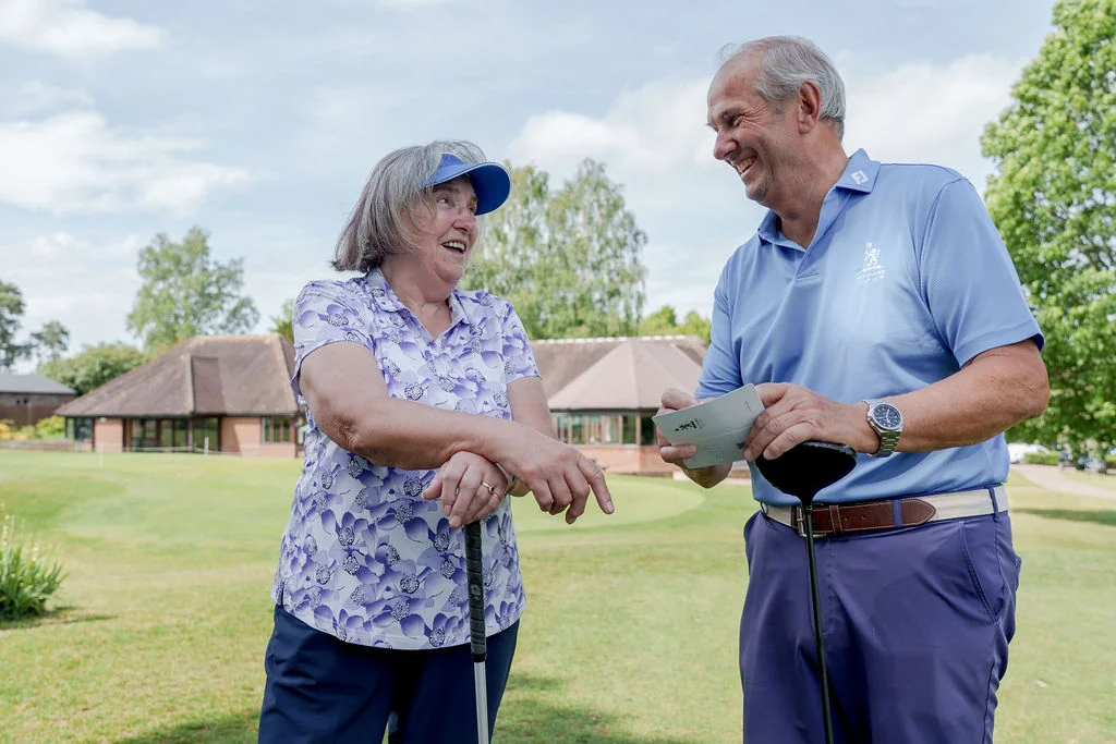 milford-golf-club-golfers-chatting